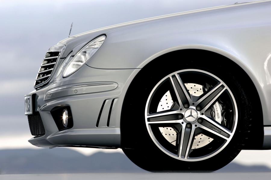  Mercedes-Benz E63 AMG 2007 года  (фото 15 из 25)